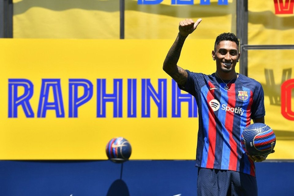 Raphinha 'fulfills childhood dream' and signs for Barcelona