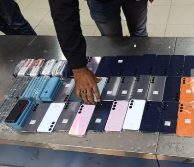95 mobile phones worth Tk 18 lakh were seized at Chattogram Shah Amanat Airport