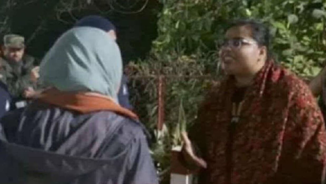 University Teacher Slapped by Female Student
