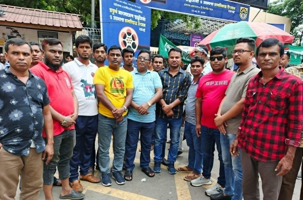 Sharifpur Union Jubo Dal leaders on their way to Dhaka to participate in a successful rally to establish the political rights of the youth