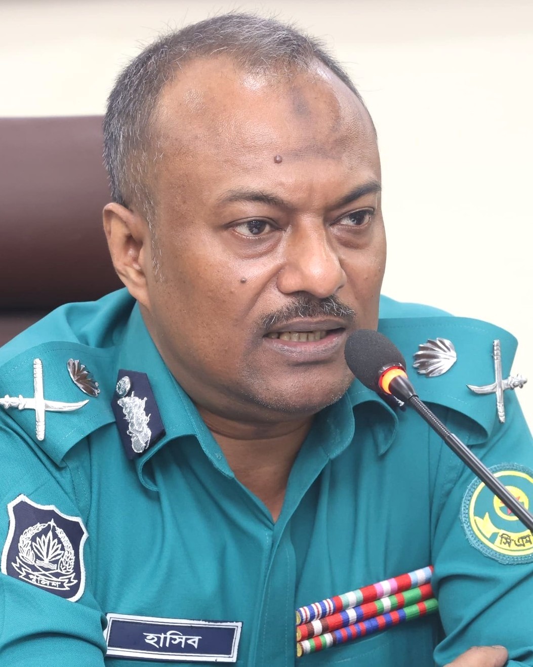 Police Commissioner Hasib Aziz’s Bold Declaration — Tk 1 Lakh Reward and Administrative Guarantee for Brave Officers Combating Armed Terrorists