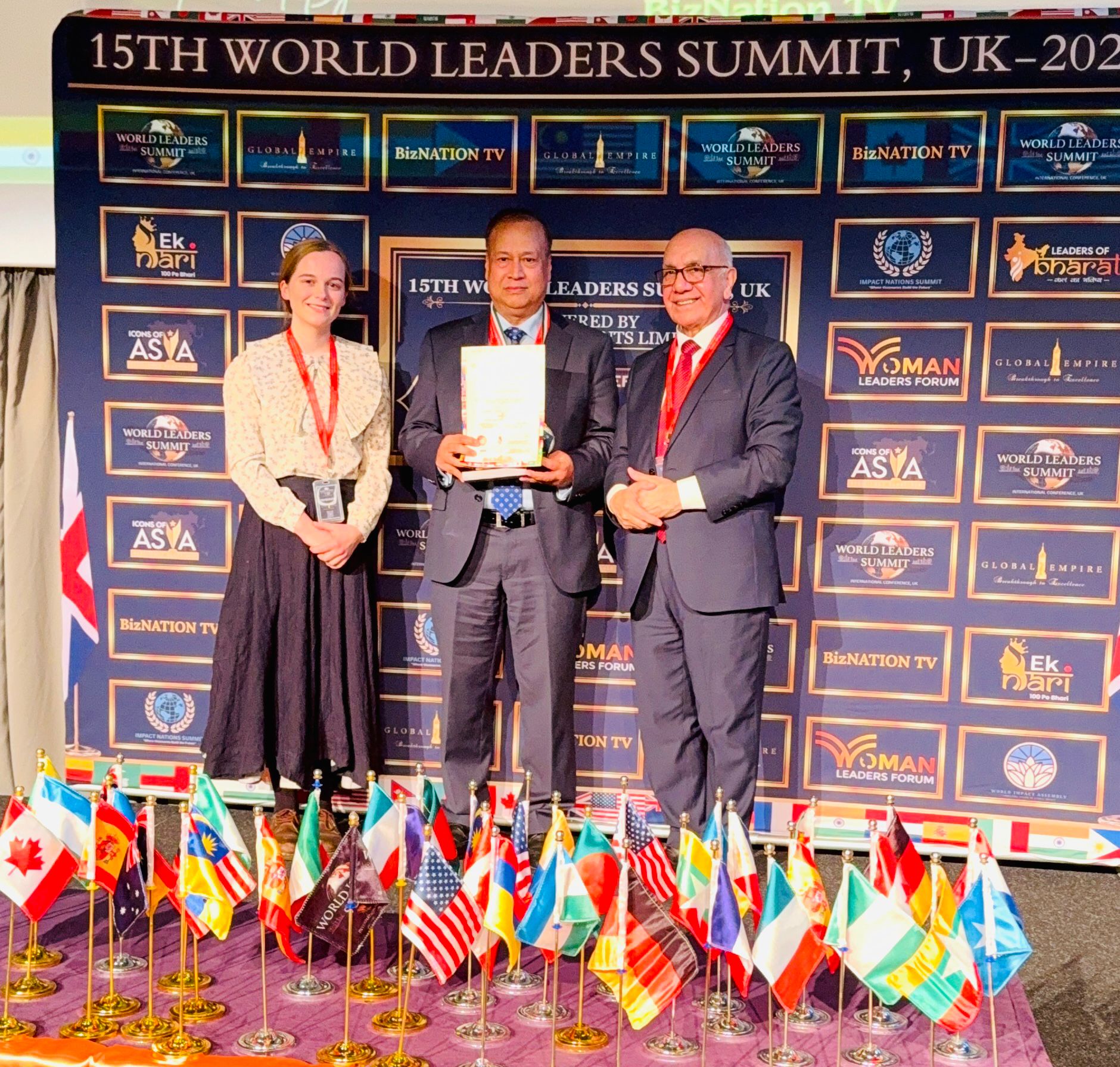 Bangladeshi Barrister Monwar Hossain Receives Lifetime Achievement Award at International Conference in Oxford