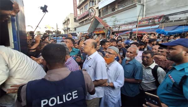 Over Hundreds of Banned AL activists detained from Dhaka